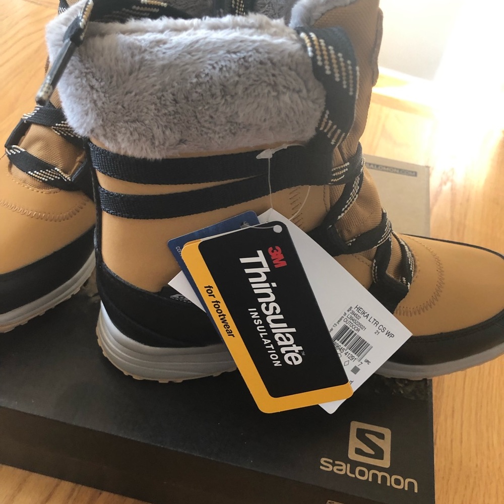 NEW IN BOX Salomon snow boots size 5.5